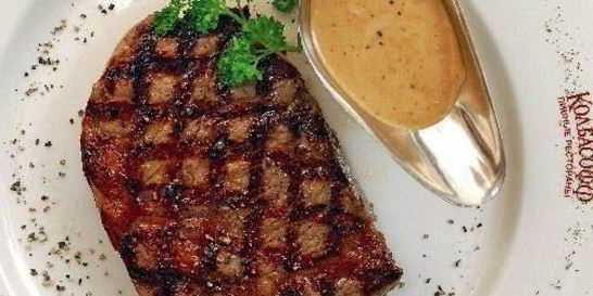 Рибай-стейк на гриле с перечным соусом