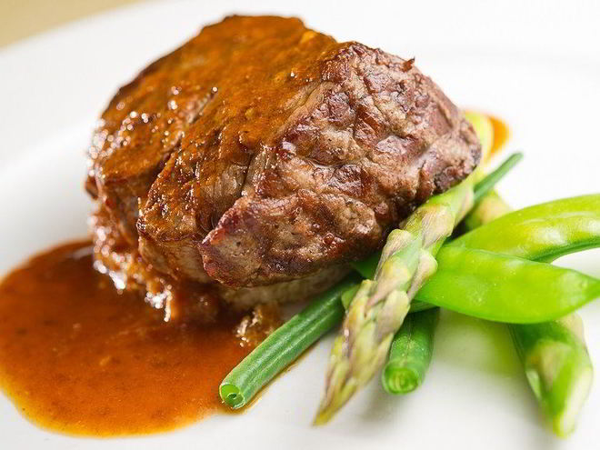 Рецепт стейка из говядины со спаржей и стручковой фасолью