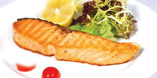 Стейк из лосося на сковороде