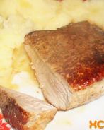 Стейк из свинины на сковороде