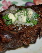 Стейк на сковороде