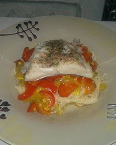 Стейк трески с пастой из перцев и чеснока