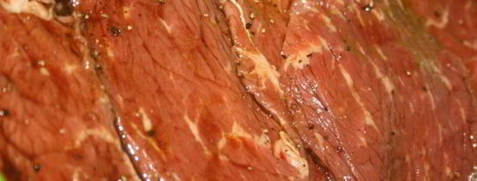 стейки из мраморной говядины на решетке на мангале. Шаг 4