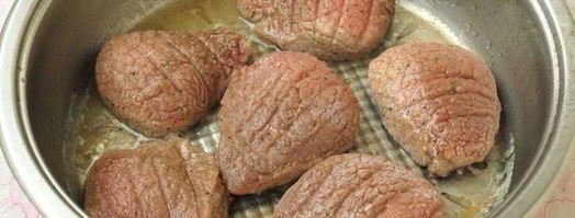 стейки из свинины с луковым соусом. Шаг 7