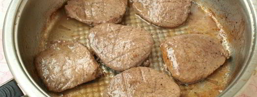 стейки из свинины с луковым соусом. Шаг 8