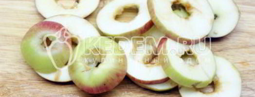 свиной стейк на сковороде в яблочном соусе. Шаг 4