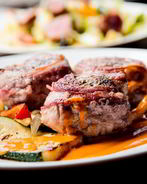 Свиные стейки в бархатном соусе