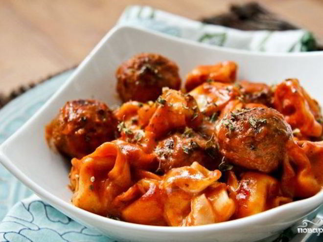 Рецепт куриных тефтелей в томатном соусе