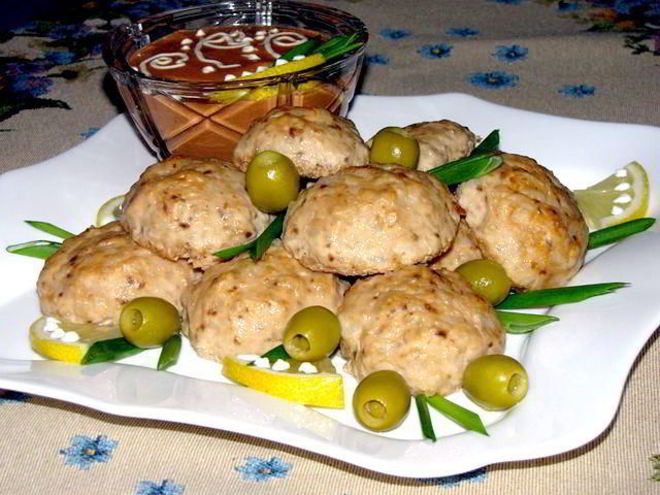 Рецепт легких рыбных тефтелек с остреньким соусом