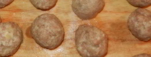 мясные тефтели с сыром на помидорной подушке. Шаг 3