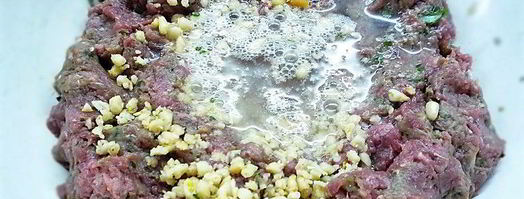 тефтели из баранины с томатным соусом и кедровыми орешками. Шаг 8