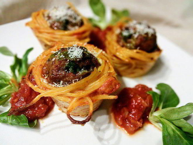 Рецепт тефтелей в гнездах из спагетти