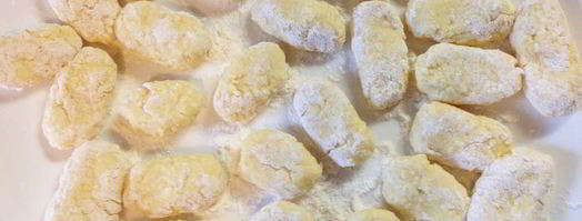 ленивые вареники с шафраном и лимонной цедрой. Шаг 8