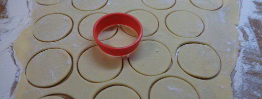 вареники из заварного теста с вишней. Шаг 6