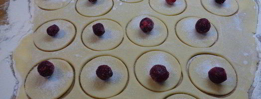 вареники из заварного теста с вишней. Шаг 7