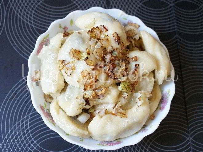 Рецепт вареников с картошкой и грибами в мультиварке на пару