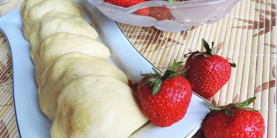 Вареники с клубникой на пару