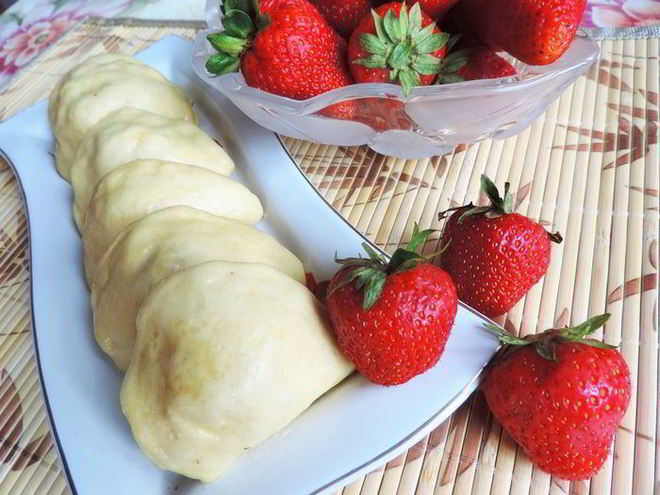 Рецепт вареников с клубникой на пару