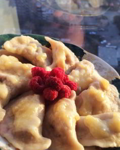 Вареники с малиновой начинкой