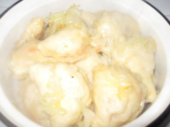 Рецепт вареников с тушеной капустой в томате