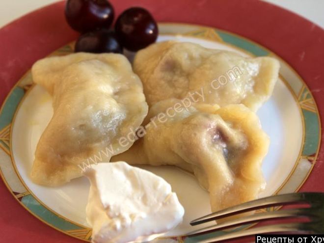 Рецепт вареников с вишней и манкой на пару