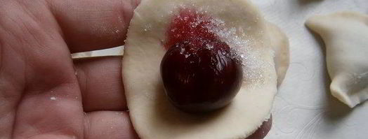 вареники с вишней и ягодным соусом. Шаг 7