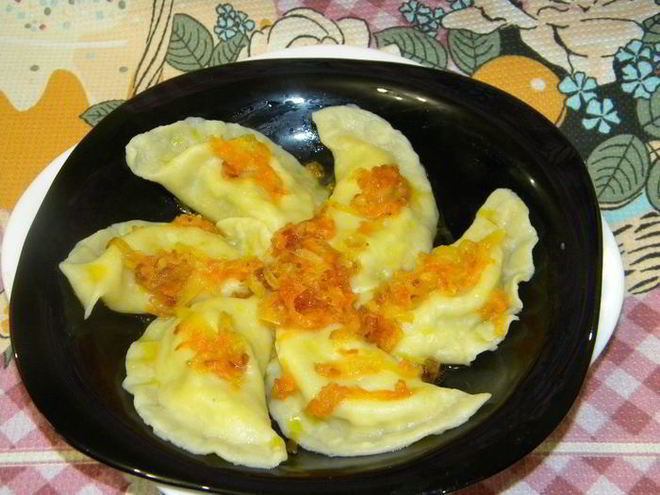 Рецепт вареников с яйцом, зеленью и сыром фета