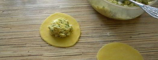 вареники с яйцом, зеленью и сыром фета. Шаг 6