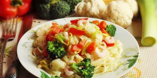 Яичная лапша с креветками