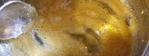 заварные клецки с клубникой и шоколадным соусом. Шаг 16