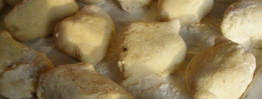 заварные клецки с клубникой и шоколадным соусом. Шаг 8