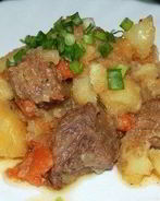 Ароматное жаркое из говядины с картофелем