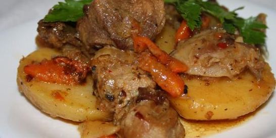 Домашнее жаркое со свининой в казане