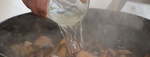 жаркое из свинины с острыми баклажанами и шампиньонами. Шаг 5