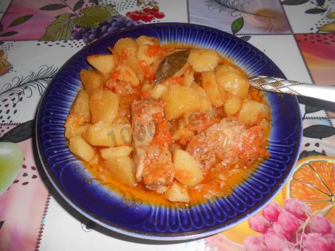 Рецепт жаркого из свиных ребрышек с картошкой в горшочках