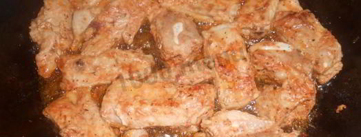 жаркое из свиных ребрышек с картошкой в горшочках. Шаг 7