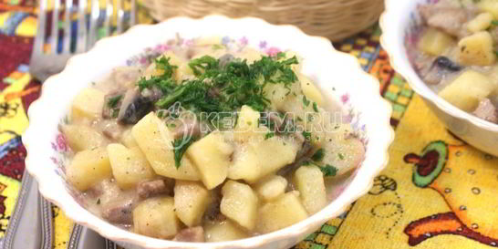 Жаркое с грибами и сметаной