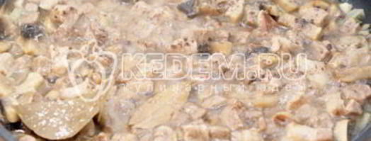 жаркое с грибами и сметаной. Шаг 8