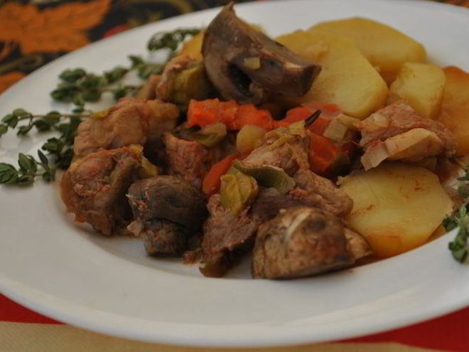 Рецепт жаркого с мясом и картофелем по-новому