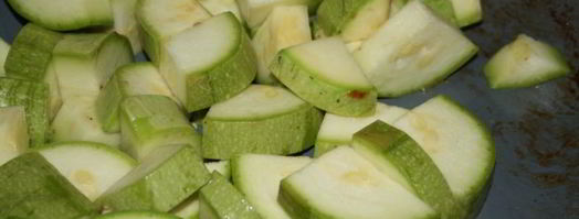 жаркое со свининой, овощами и черносливом в беконе. Шаг 3