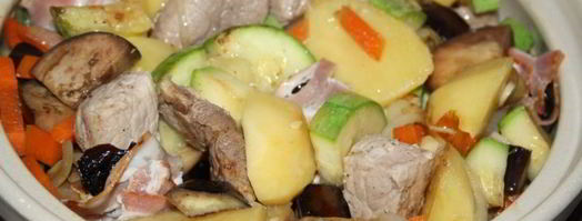 жаркое со свининой, овощами и черносливом в беконе. Шаг 7