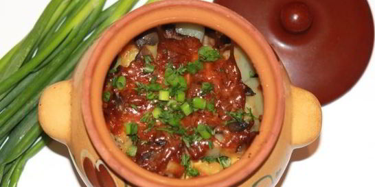 Жаркое в духовке со свининой и грибами