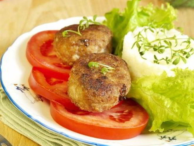 Рецепт сочных зраз с брынзой