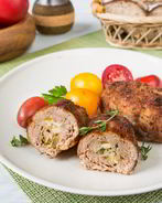 Свиные зразы с солеными огурцами