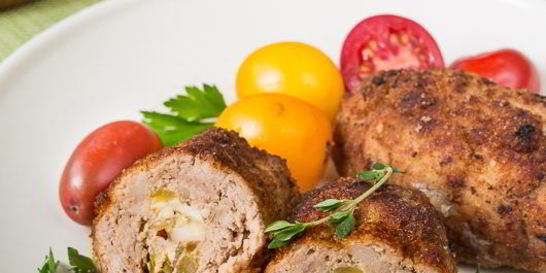 Свиные зразы с солеными огурцами