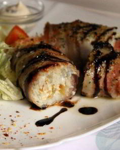 Зразы из тилапии в беконе с овощным салатом