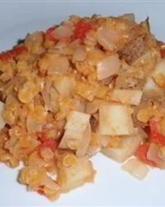 Гороховая каша с картофелем и колбасой