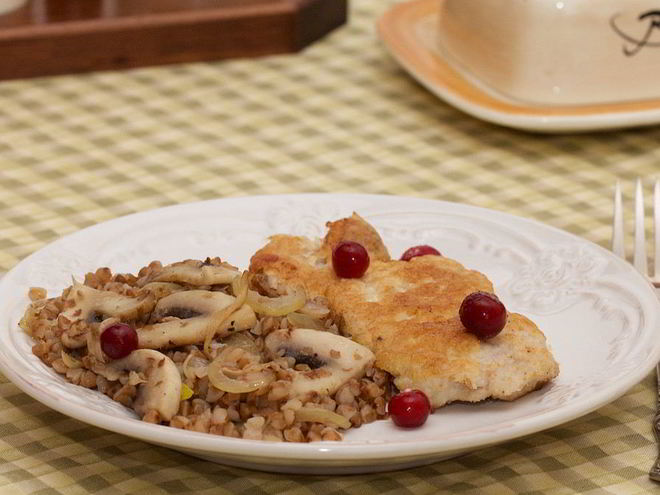Рецепт гречки с грибами и отбивной