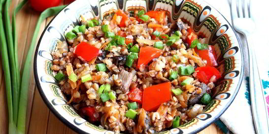 Гречка с грибами и овощами в духовке