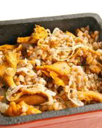 Гречка с лисичками в горшочках